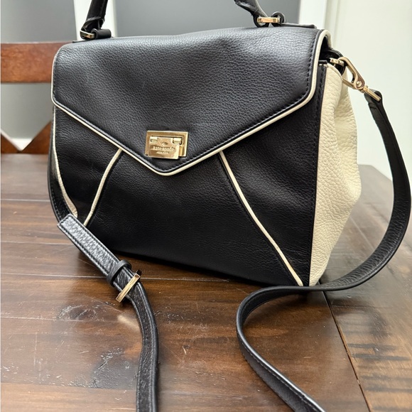 Kate Spade: Black and White Handbag - Picture 4 of 11